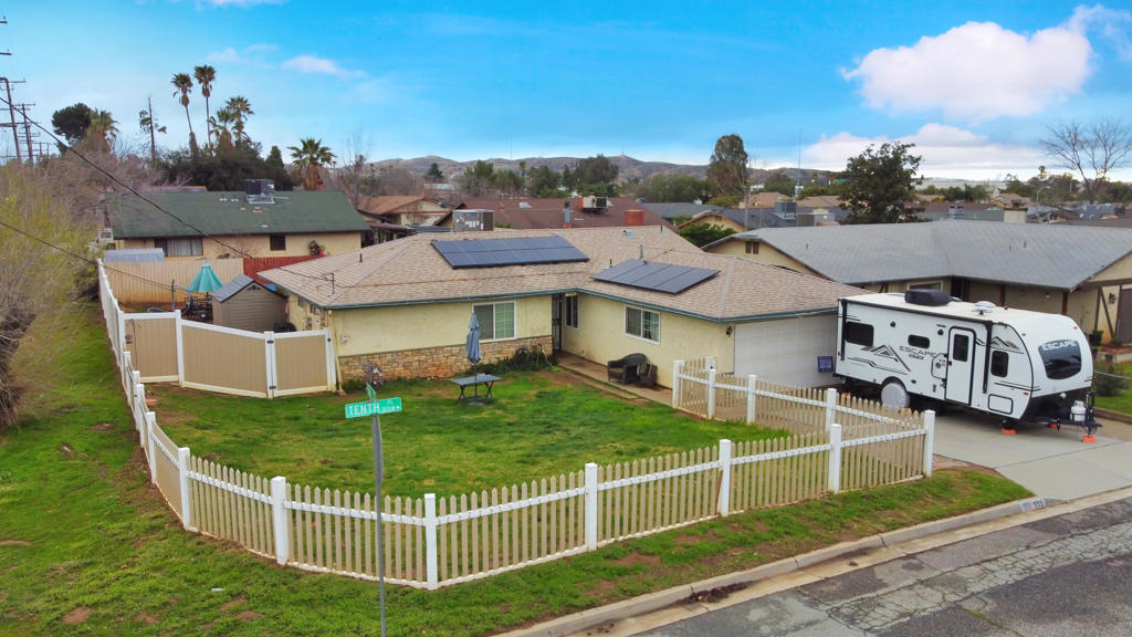 995 Elm Avenue