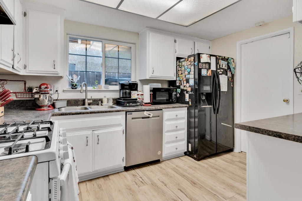 995 Elm Avenue