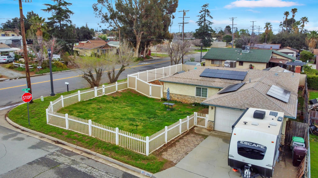 995 Elm Avenue
