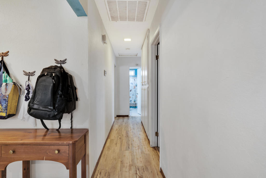 995 Elm Avenue