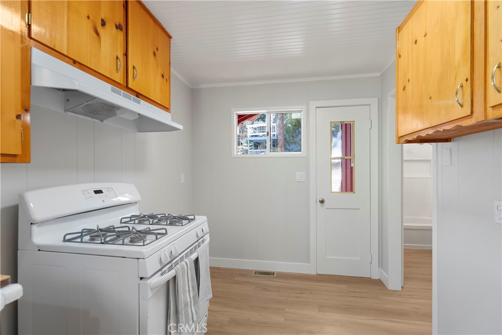 32806 Porcupine Lane