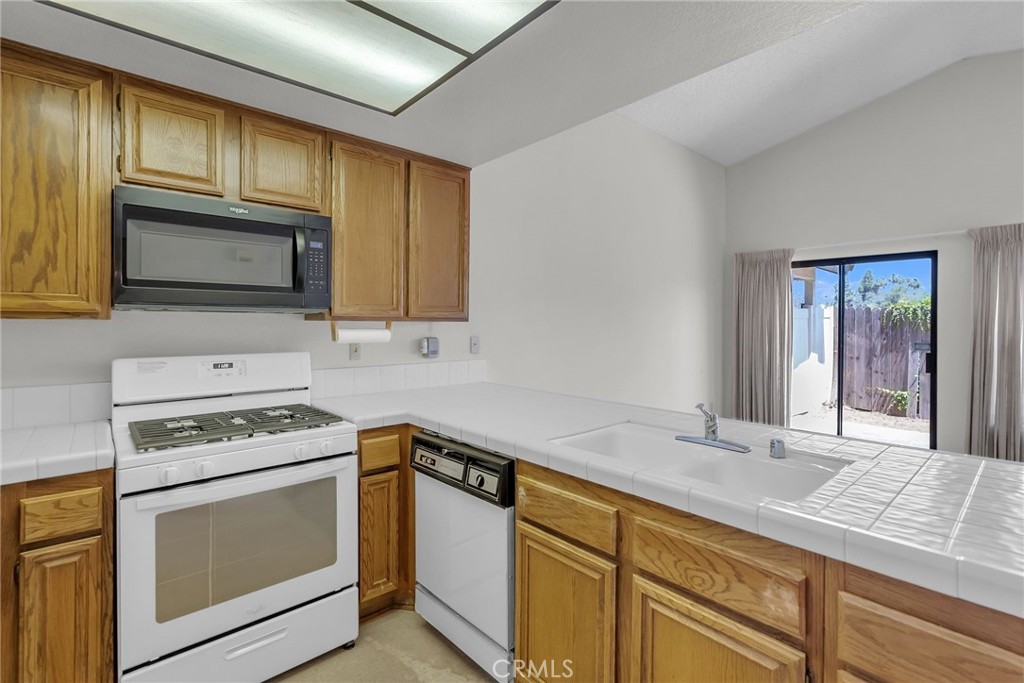 5050 Canyon Crest Drive 6