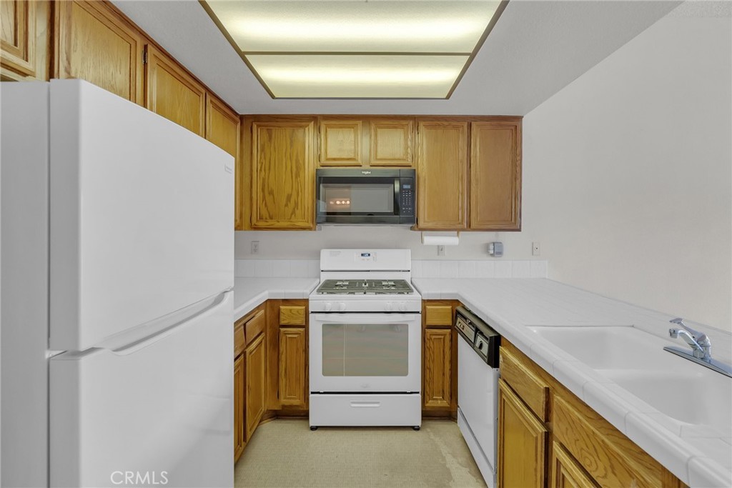 5050 Canyon Crest Drive 6