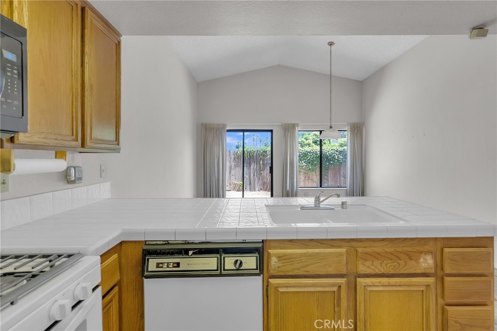 5050 Canyon Crest Drive 6