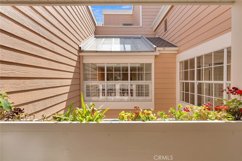 4338 Redwood Avenue B301