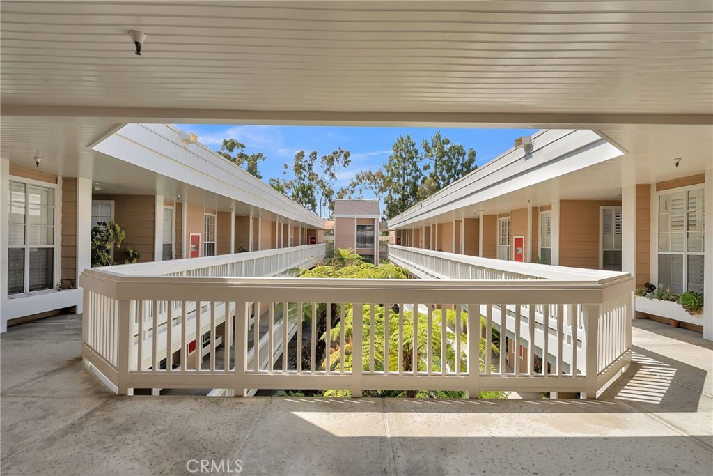 4338 Redwood Avenue B301