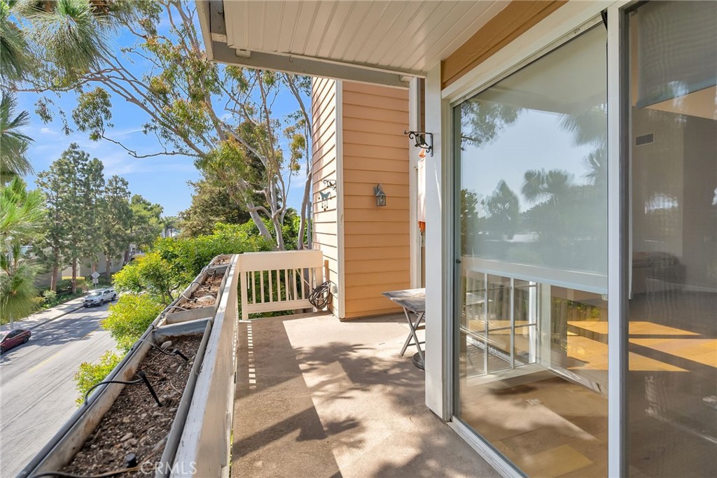 4338 Redwood Avenue B301