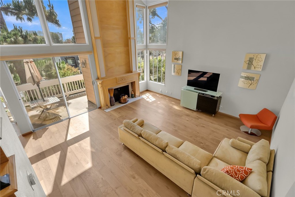 4338 Redwood Avenue B301