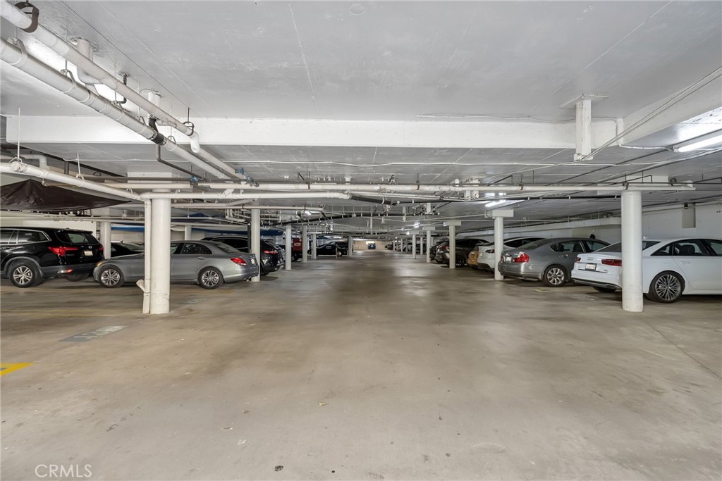 4338 Redwood Avenue B301