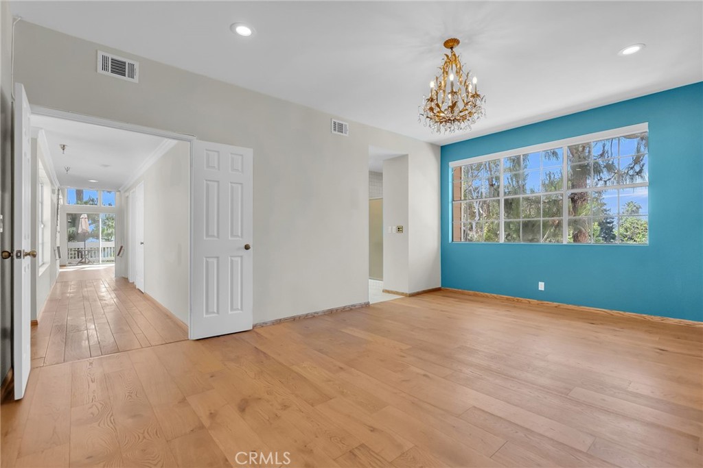 4338 Redwood Avenue B301