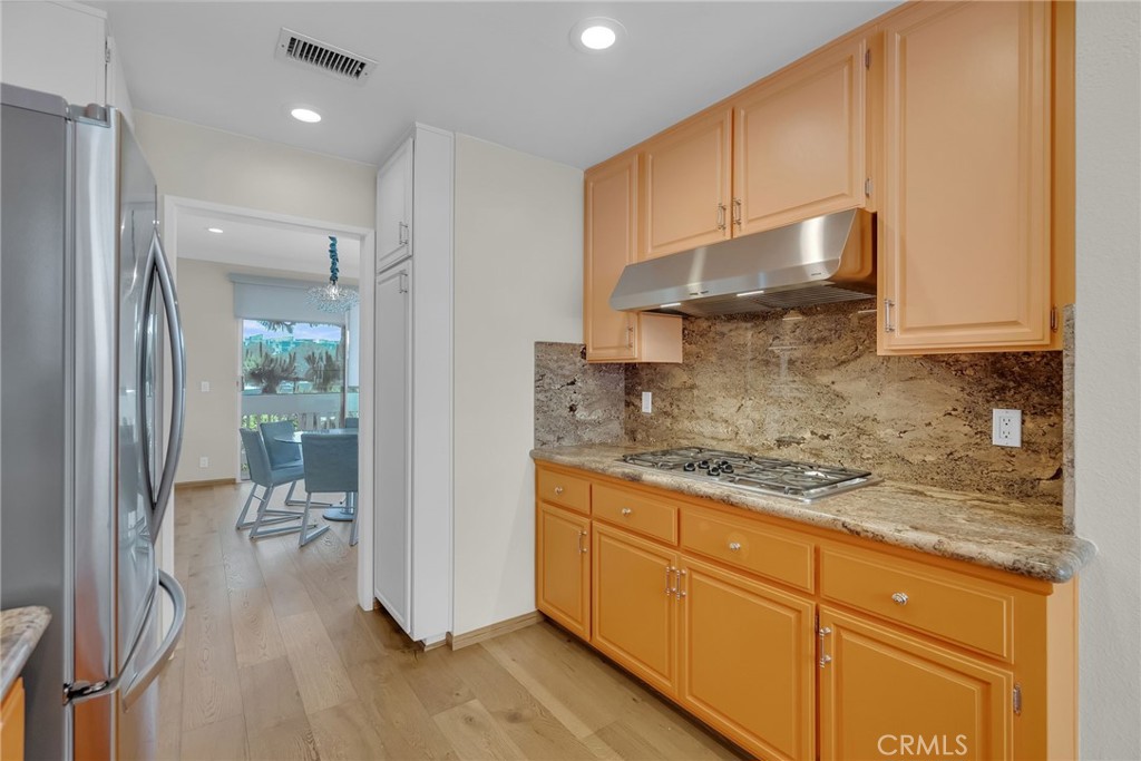 4338 Redwood Avenue B301