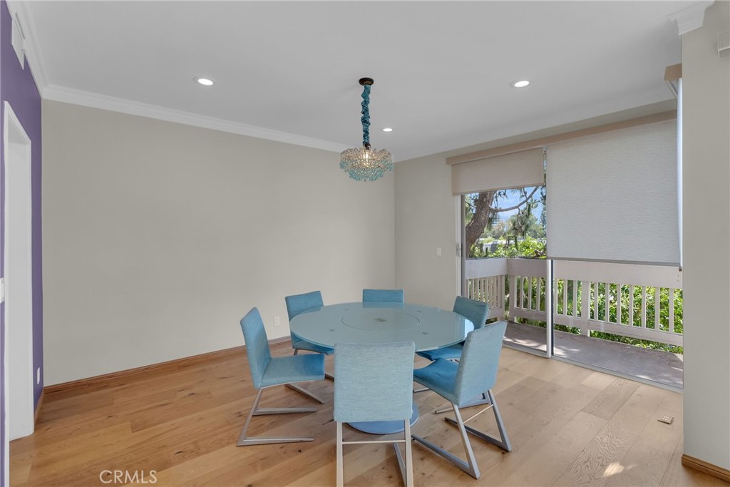 4338 Redwood Avenue B301