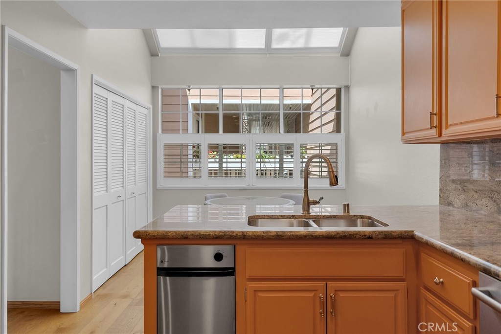 4338 Redwood Avenue B301