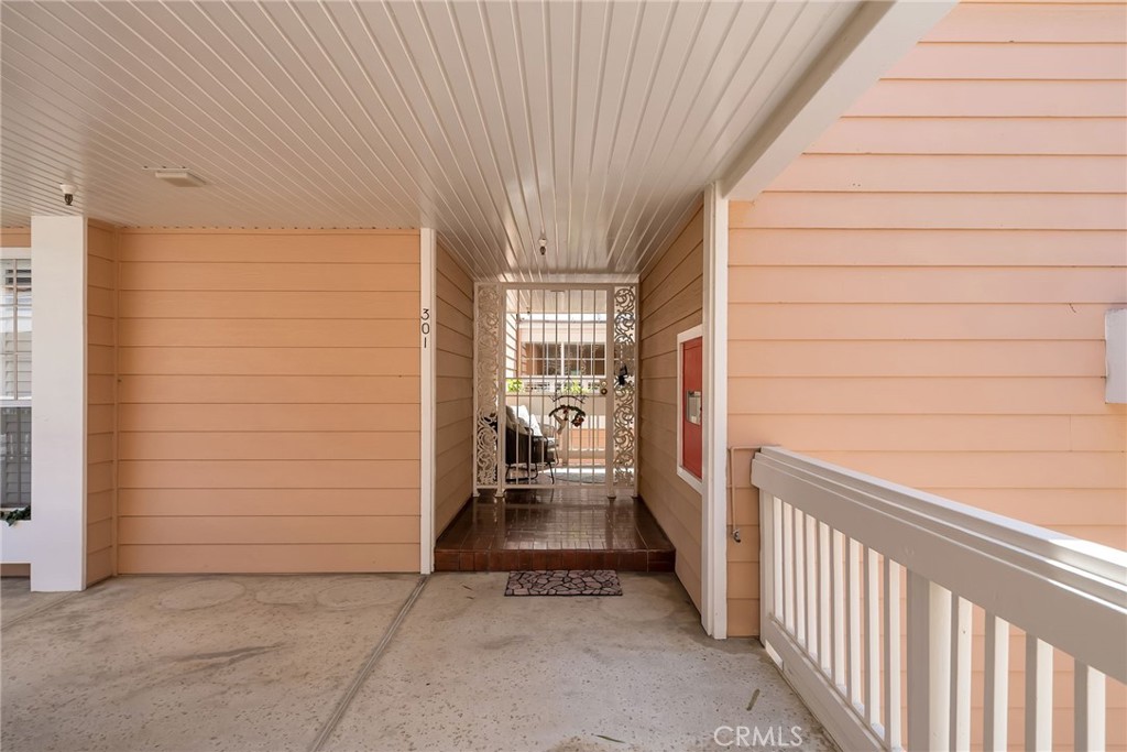 4338 Redwood Avenue B301