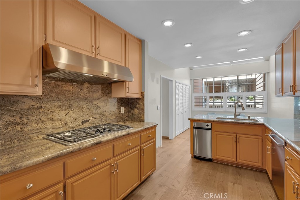 4338 Redwood Avenue B301