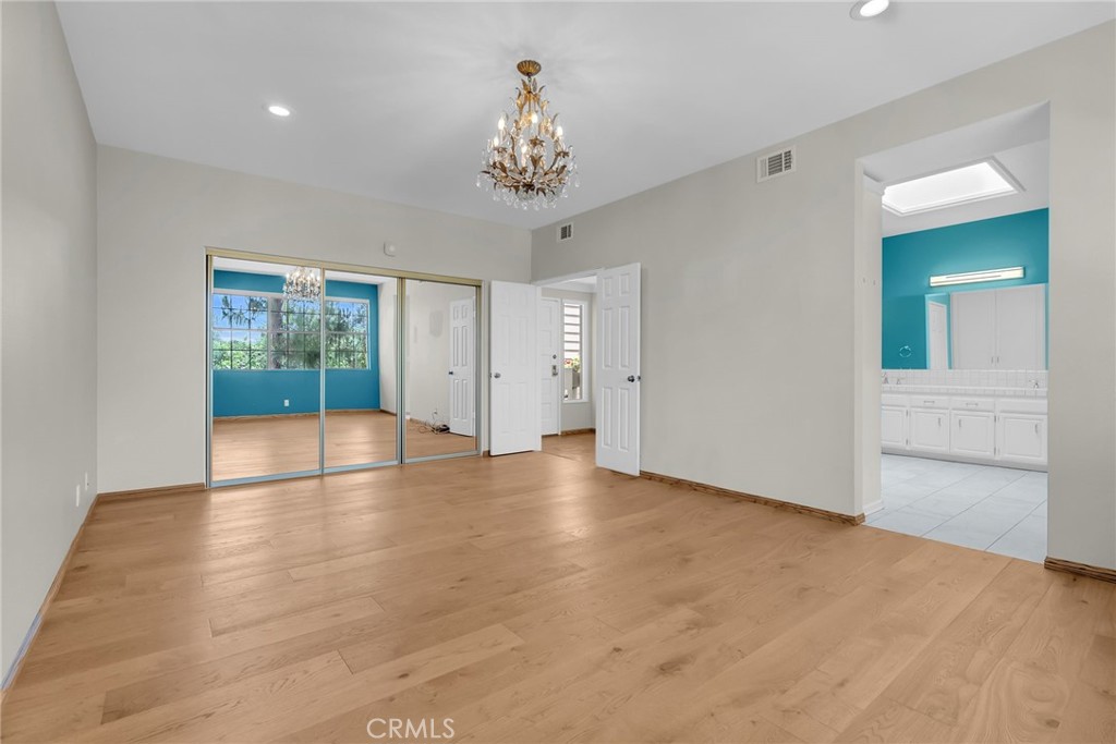 4338 Redwood Avenue B301