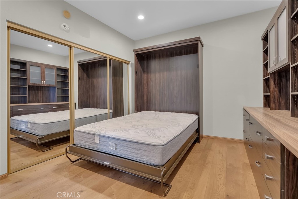 4338 Redwood Avenue B301