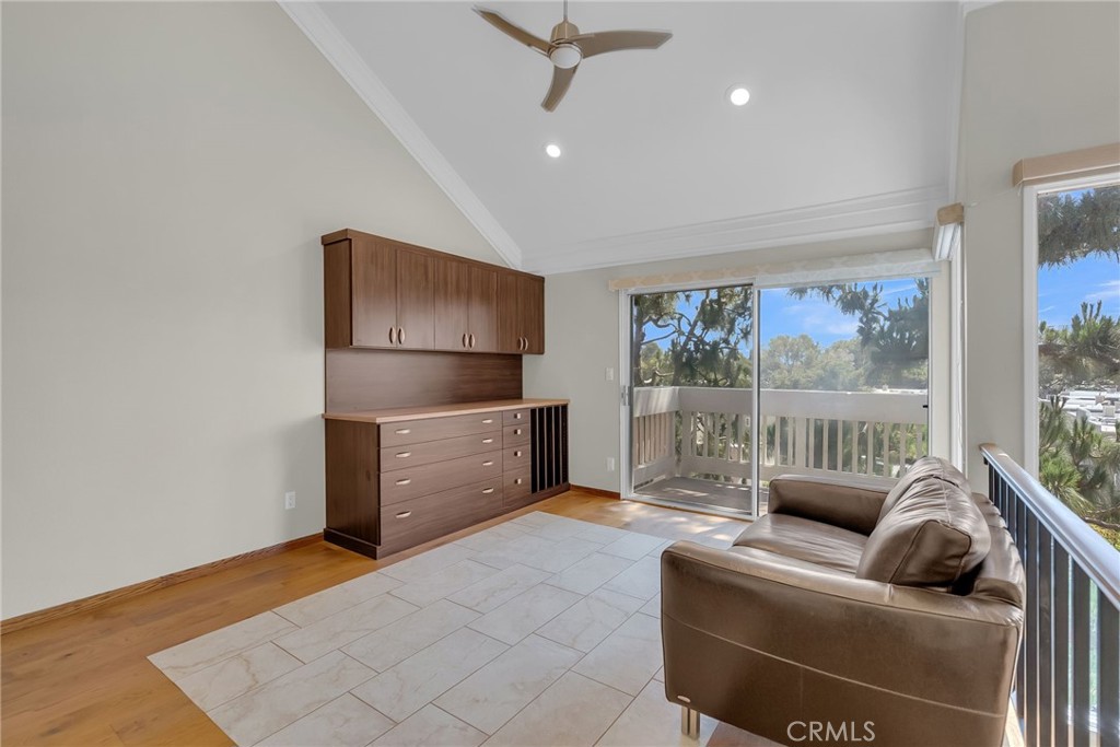 4338 Redwood Avenue B301