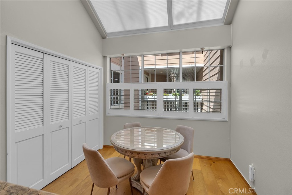 4338 Redwood Avenue B301