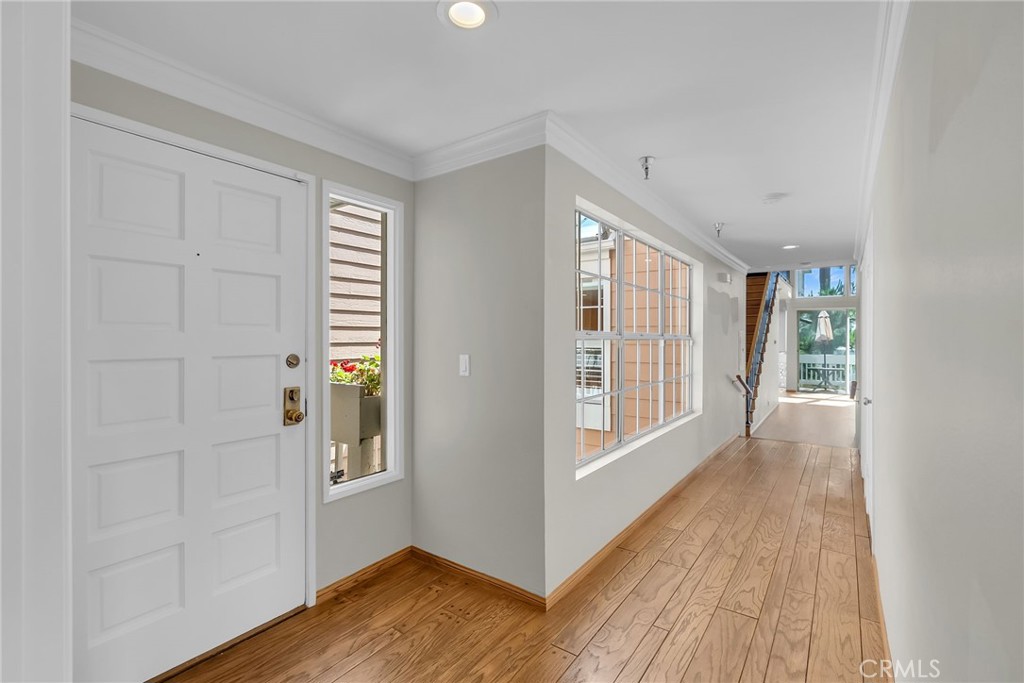 4338 Redwood Avenue B301