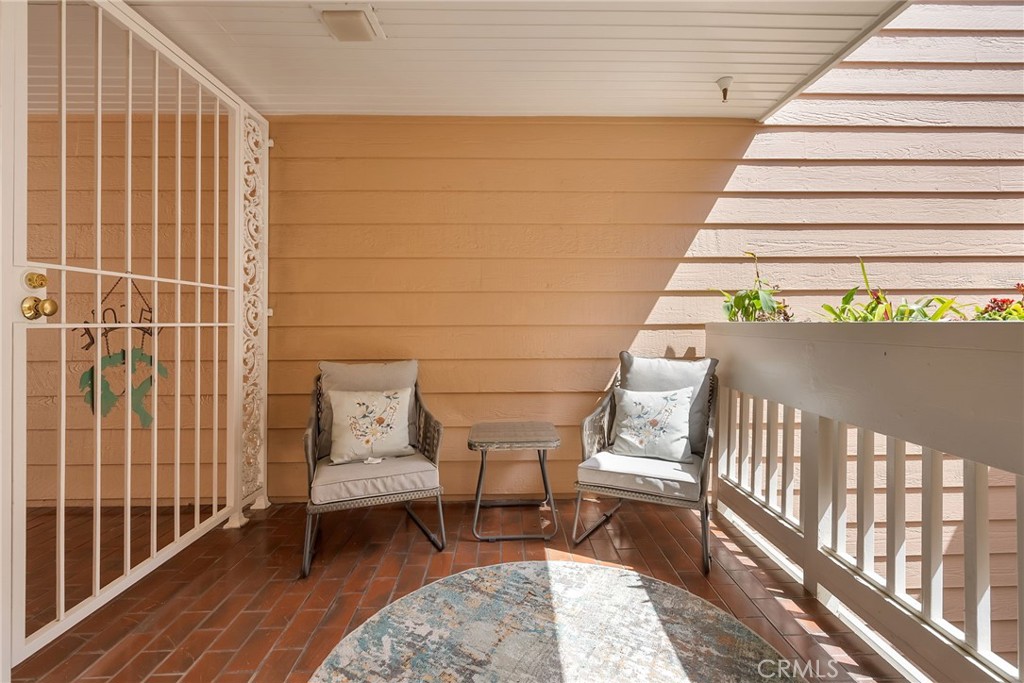 4338 Redwood Avenue B301