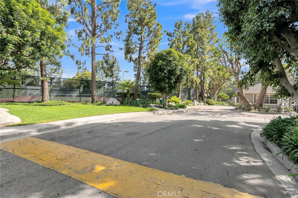 4338 Redwood Avenue B301