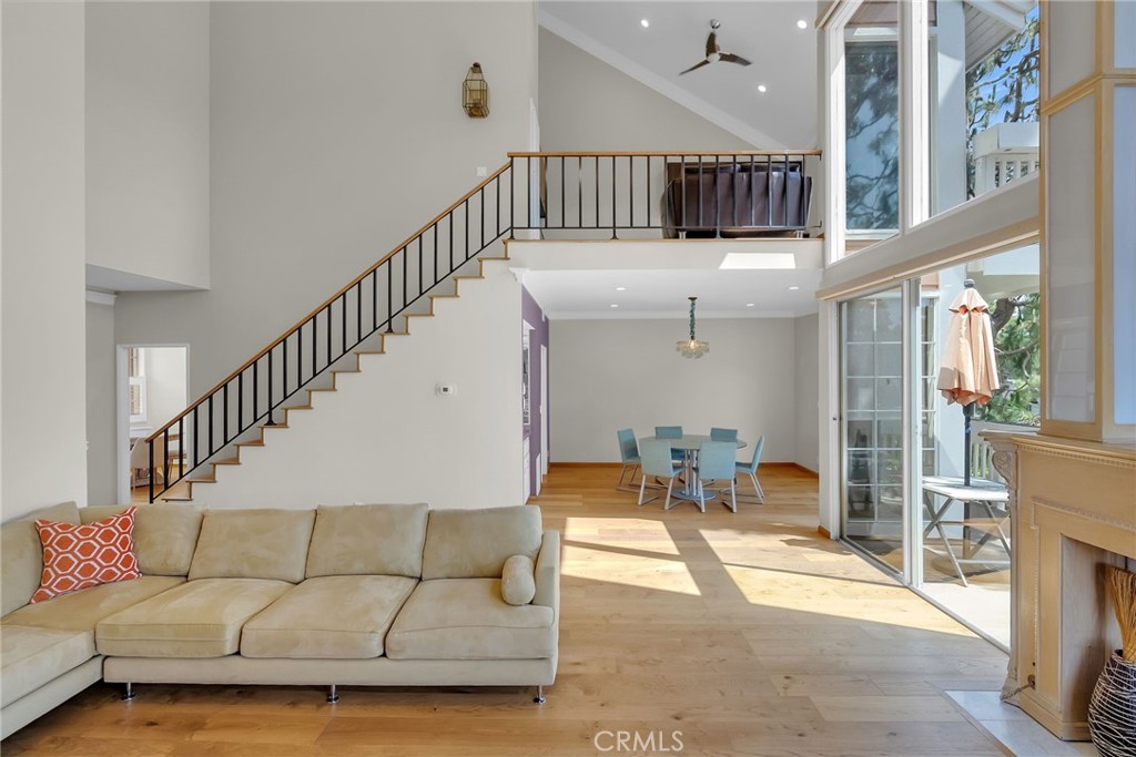 4338 Redwood Avenue B301