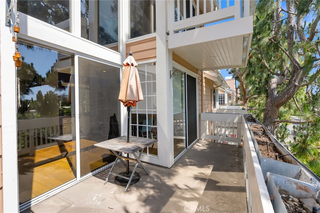 4338 Redwood Avenue B301