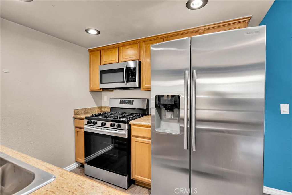 1140 W Blaine Street 201