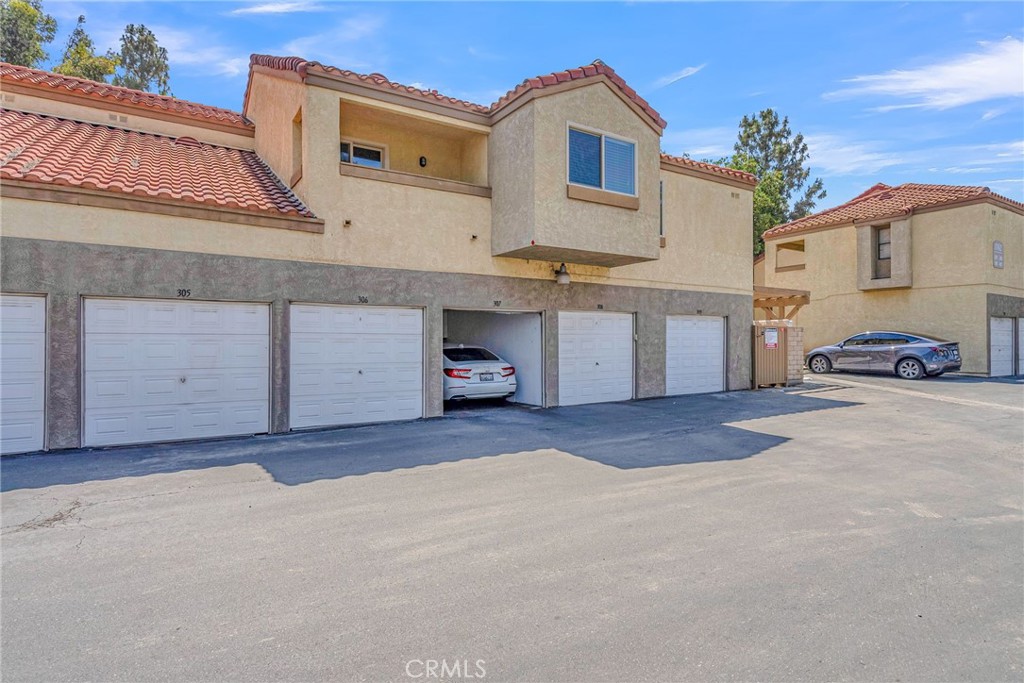 1140 W Blaine Street 201