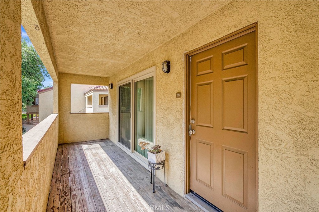 1140 W Blaine Street 201