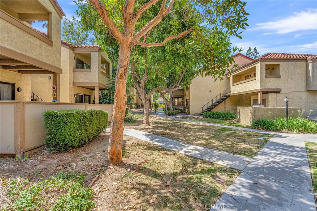 1140 W Blaine Street 201