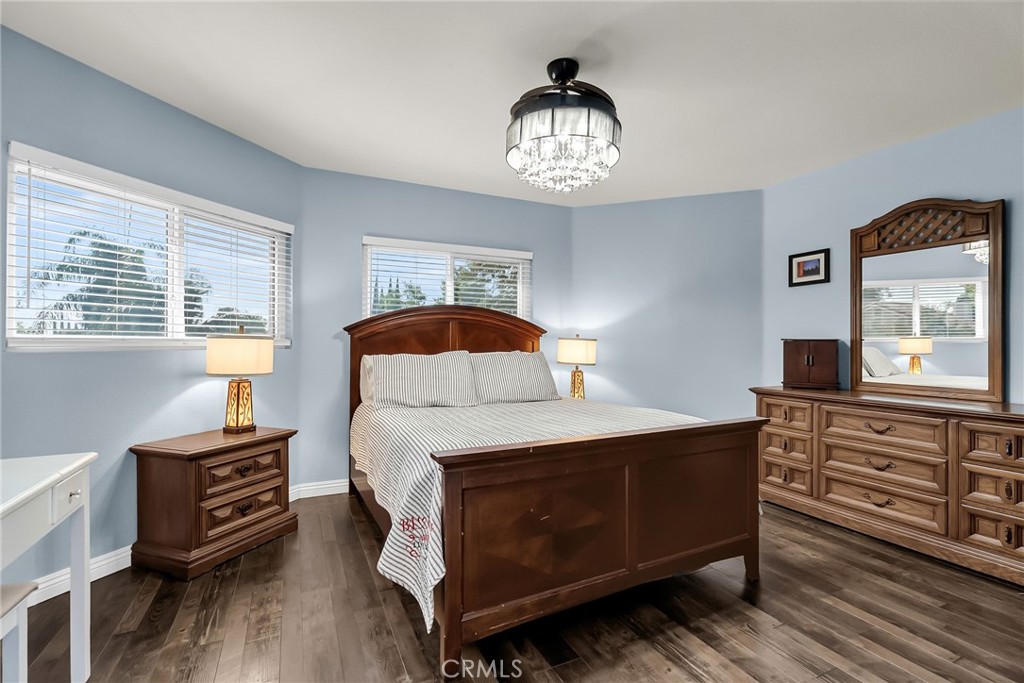 1105 W Victoria Street