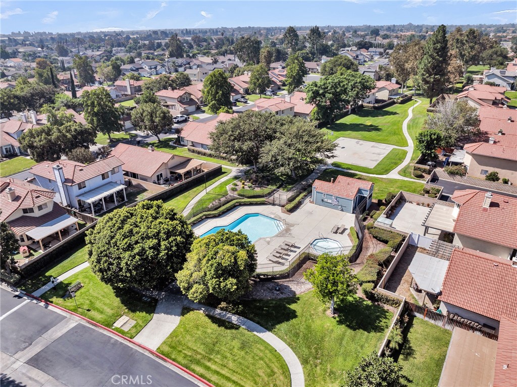 1105 W Victoria Street