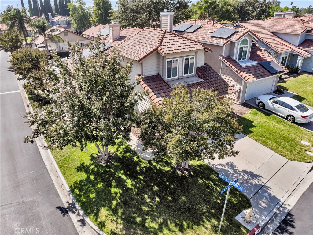 1105 W Victoria Street