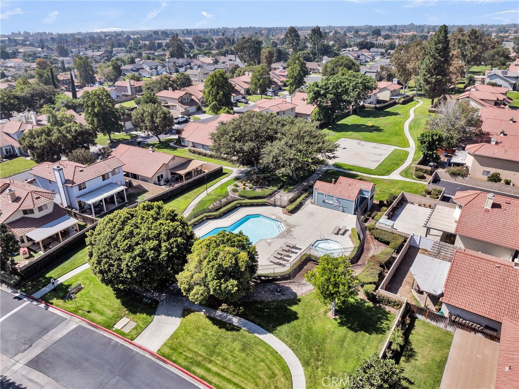 1105 W Victoria Street