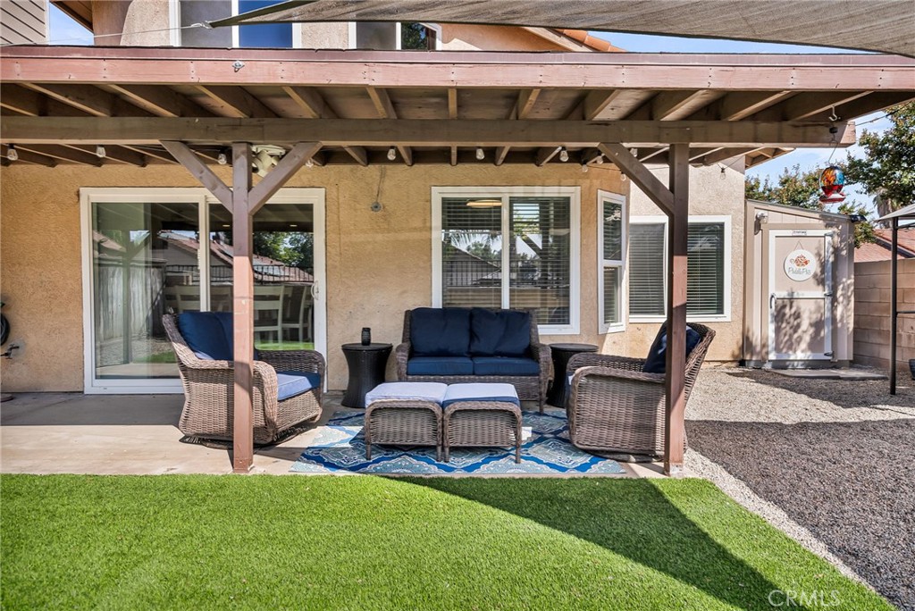 1105 W Victoria Street