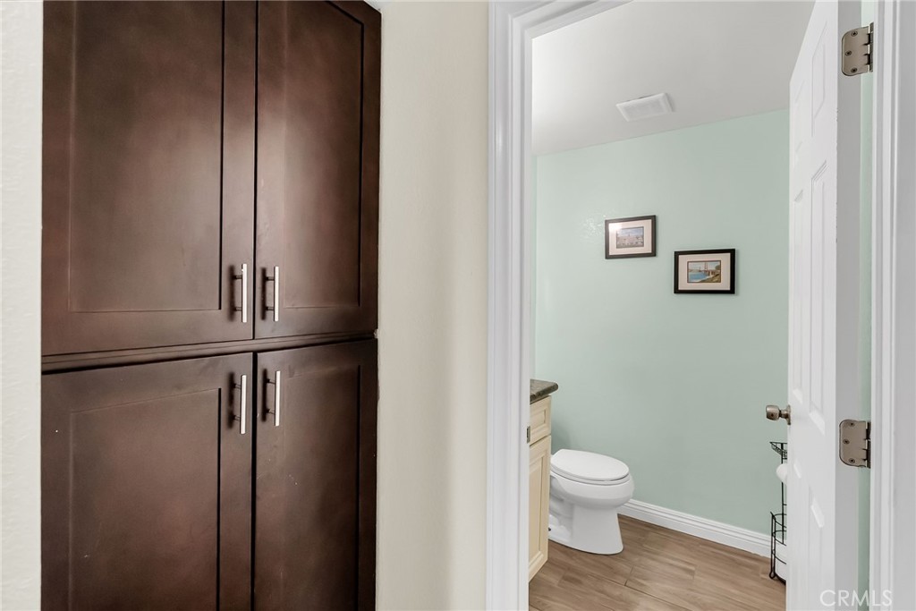 1105 W Victoria Street