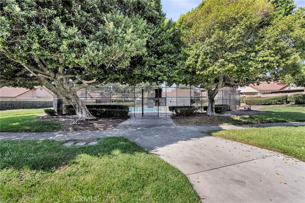 1105 W Victoria Street