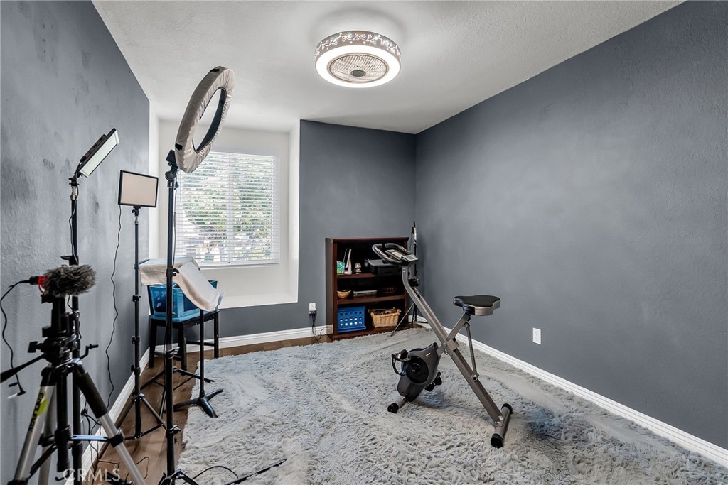 1105 W Victoria Street