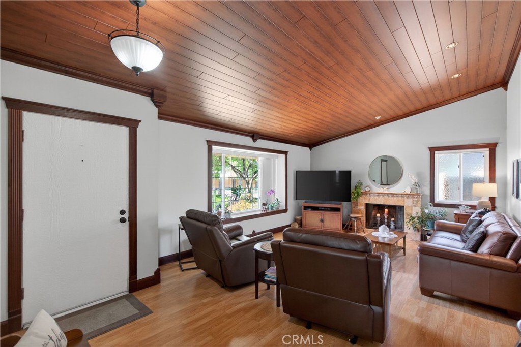 3243 Saratoga
