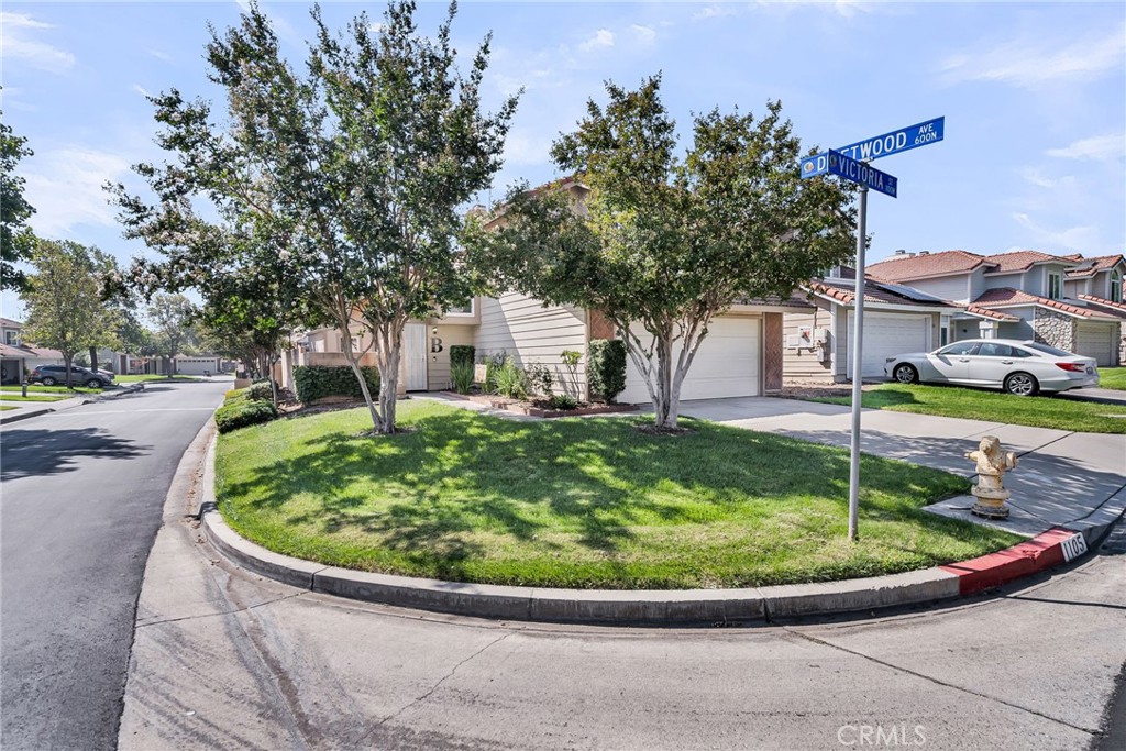 1105 W Victoria Street