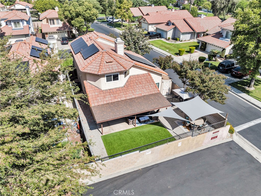 1105 W Victoria Street