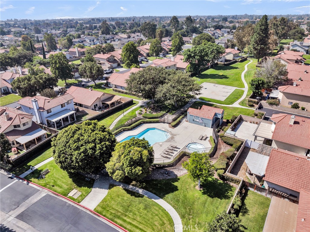 1105 W Victoria Street