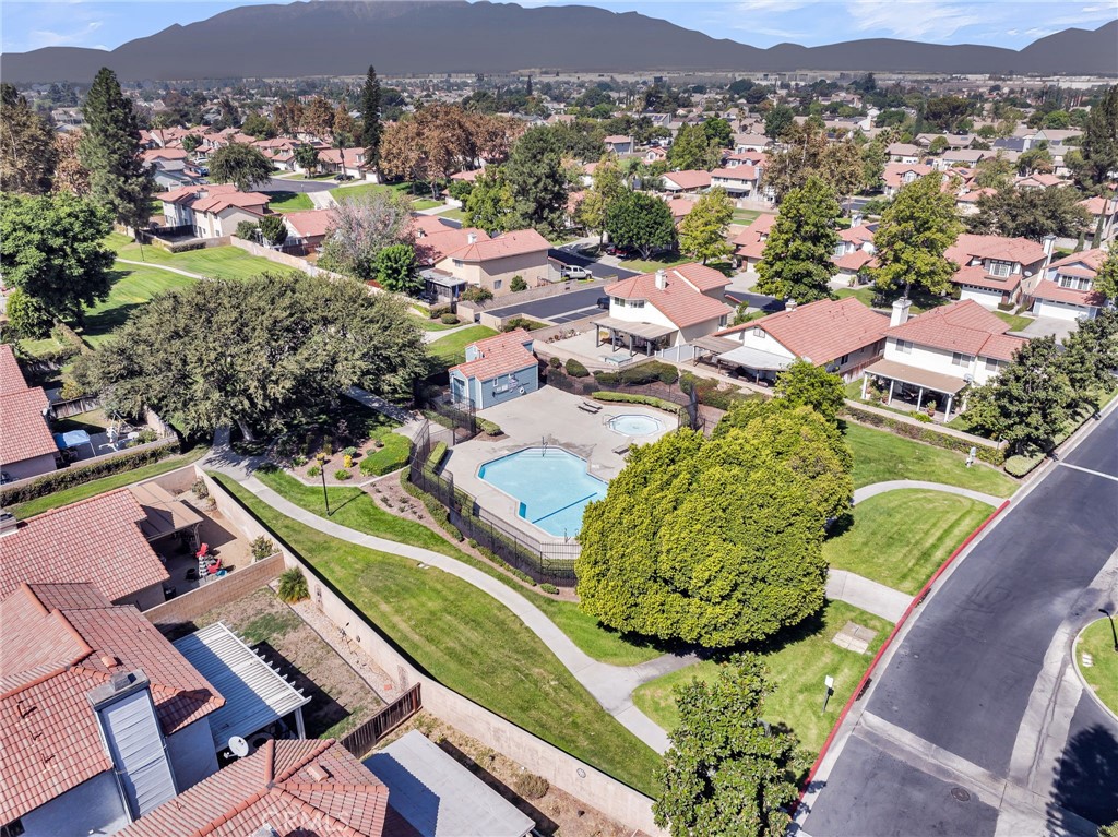 1105 W Victoria Street