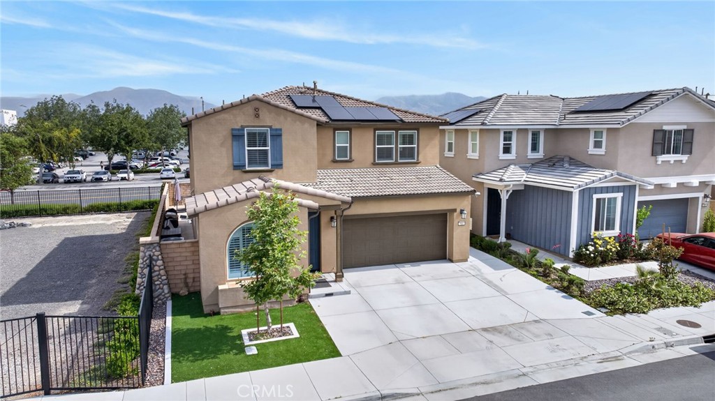 944 Half Moon Avenue