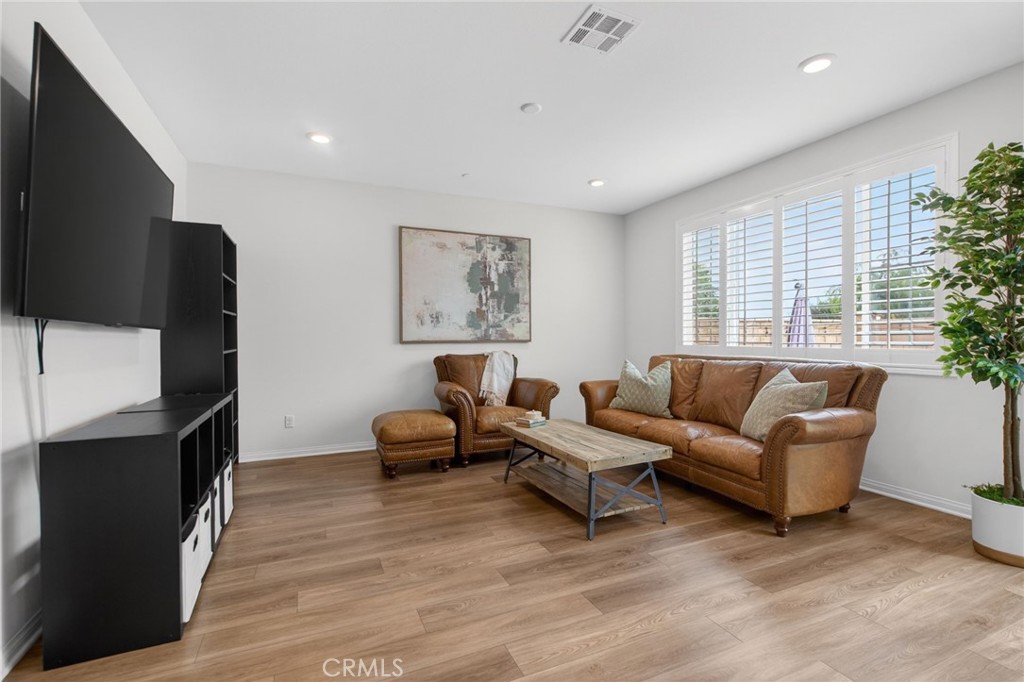 944 Half Moon Avenue