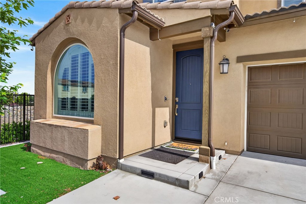 944 Half Moon Avenue