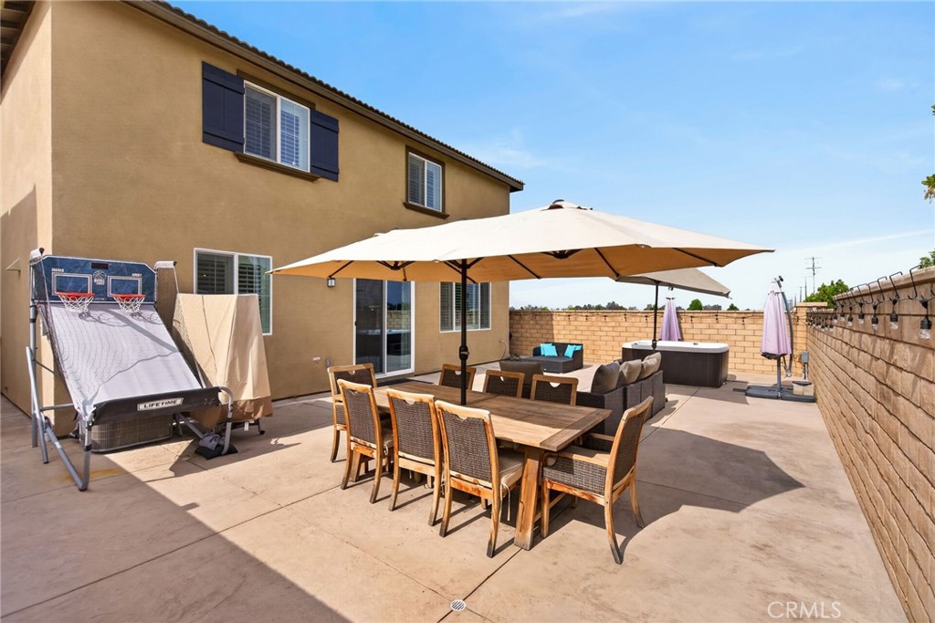 944 Half Moon Avenue