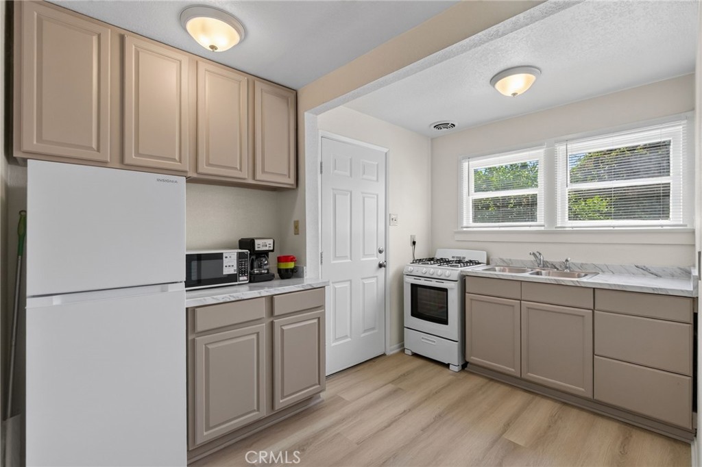 3660 Linwood